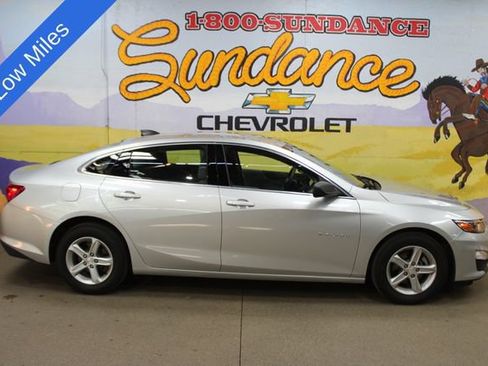 Used 2020 Chevrolet Malibu LS FWD image 1