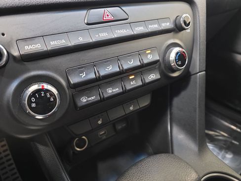 Used 2020 Kia Sportage S image 22