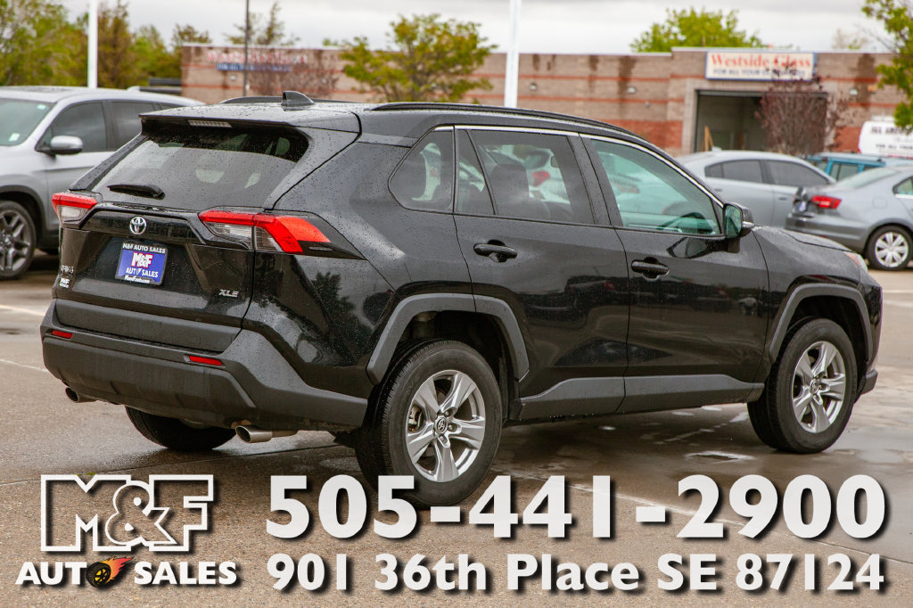 Used 2023 Toyota RAV4 XLE FWD image 4