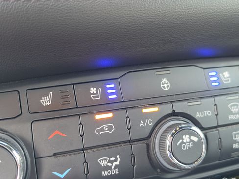 Used 2023 Dodge Durango R/T RWD image 33