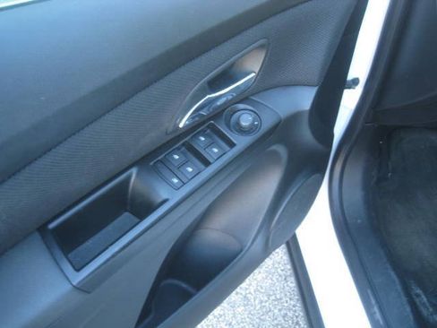 Used 2014 Chevrolet Cruze LT FWD image 16