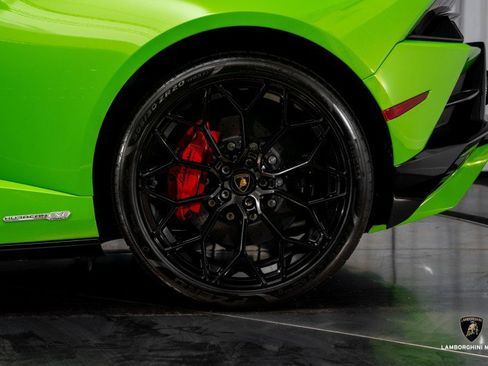 Used 2023 Lamborghini Huracan EVO image 12