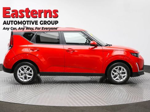 Used 2024 Kia Soul LX w/ Option Group 015 FWD image 4