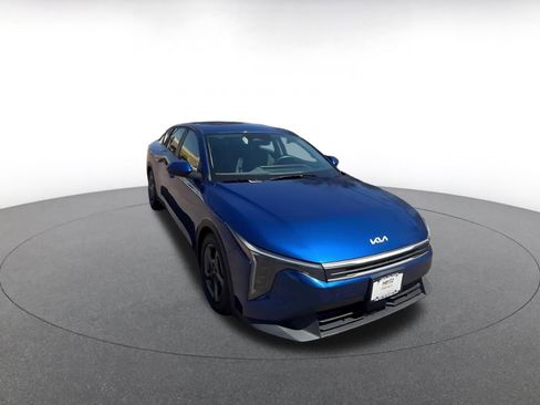 Used 2025 Kia K4 FWD image 3