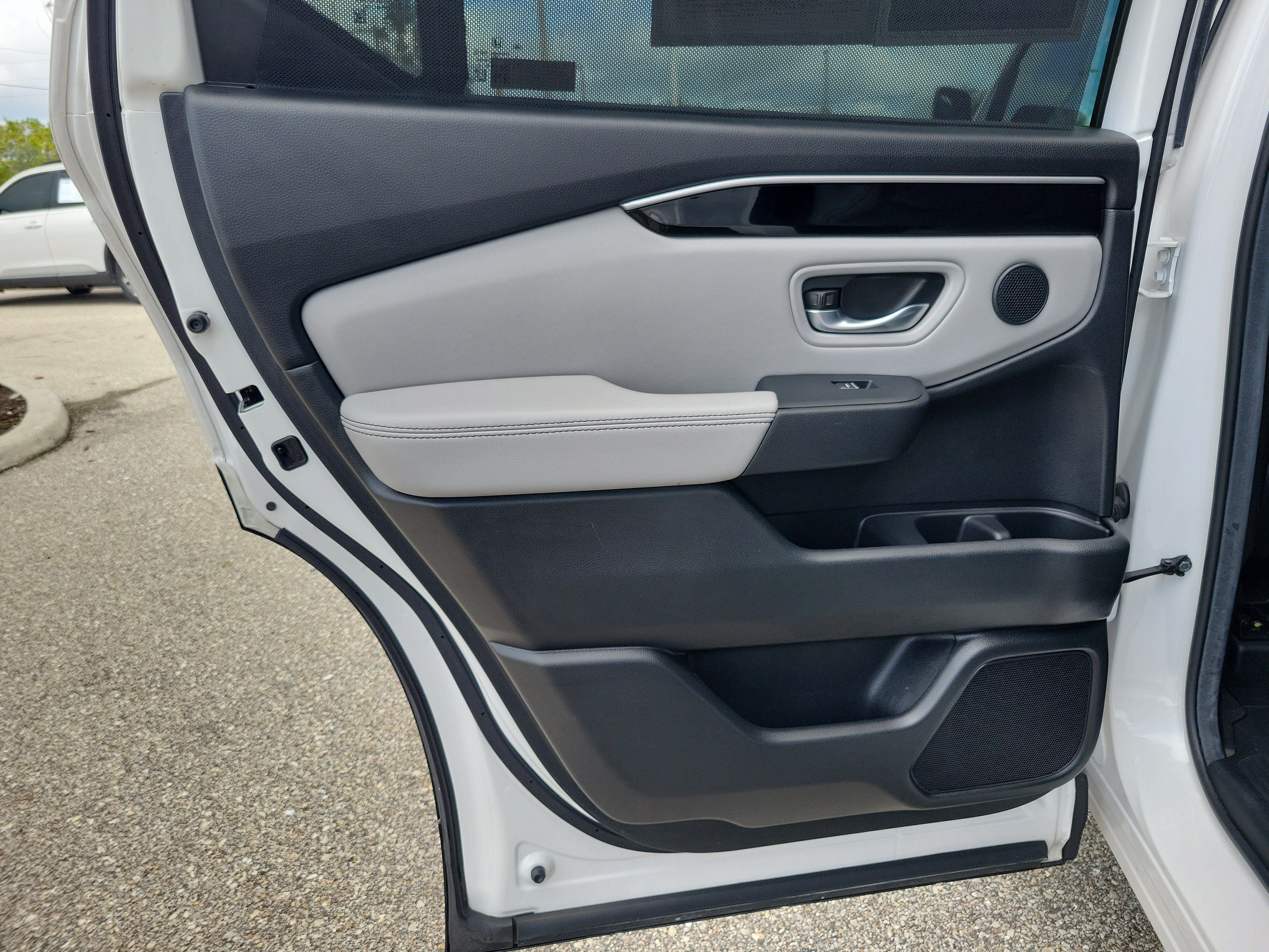 Used 2025 Honda Pilot Touring image 15