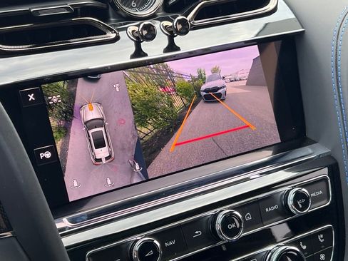 Used 2025 Bentley Bentayga image 32