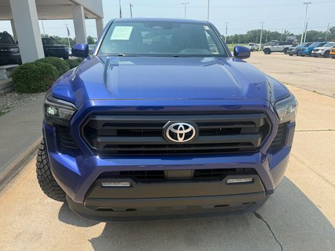 Used 2024 Toyota Tacoma SR5 AWD/4WD image 11