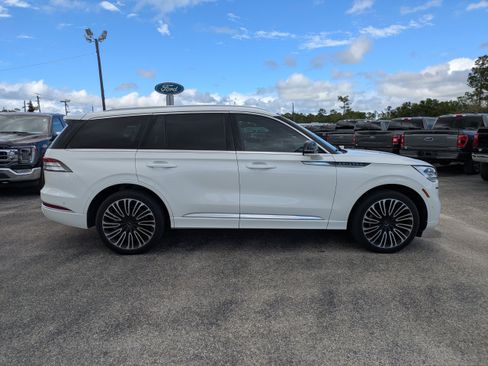 Used 2023 Lincoln Aviator Black Label w/ Class IV Trailer Tow Package image 3