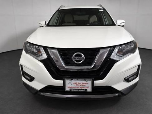 Used 2017 Nissan Rogue SV w/ SV Premium Package FWD image 2