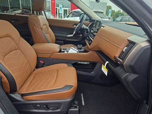 New 2025 Nissan Pathfinder Platinum w/ Cargo Package image 29