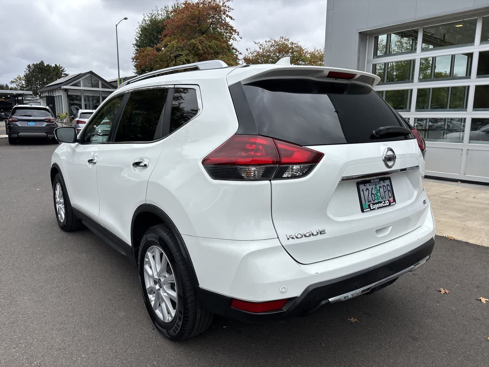 Used 2019 Nissan Rogue SV FWD image 3