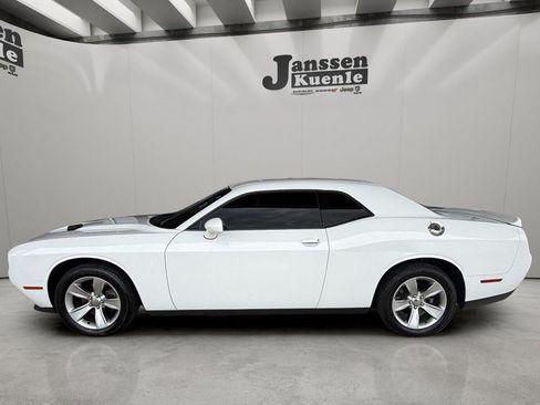 Used 2018 Dodge Challenger SXT RWD image 1