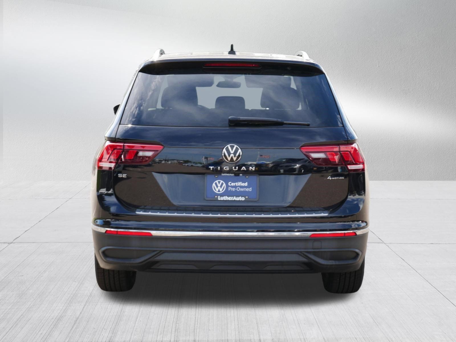 Used 2022 Volkswagen Tiguan SE w/ Panoramic Sunroof Package AWD/4WD image 6