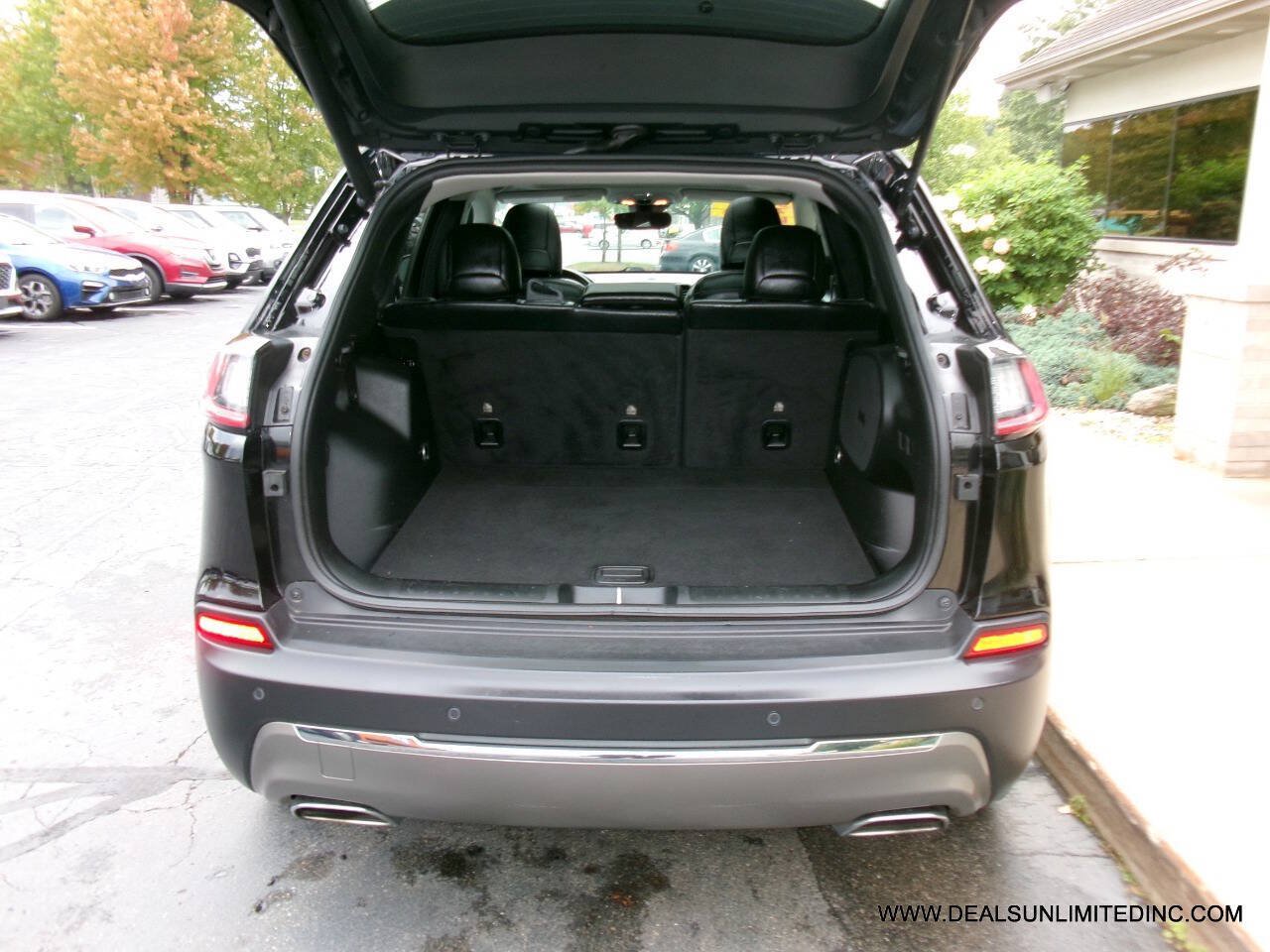 Used 2019 Jeep Cherokee Limited w/ Technology Group AWD/4WD image 24