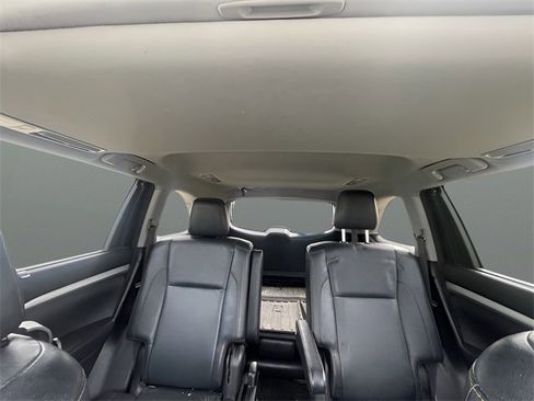 Used 2018 Toyota Highlander XLE image 13