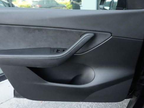 Used 2022 Tesla Model Y Performance AWD/4WD image 24