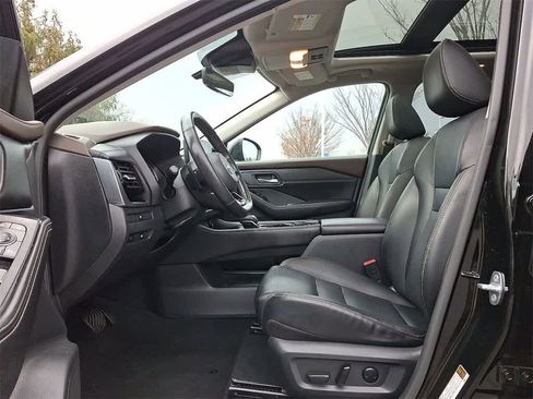 Used 2022 Nissan Rogue SL w/ SL Premium Package image 11