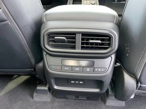 Certified 2025 Honda Pilot Touring image 38