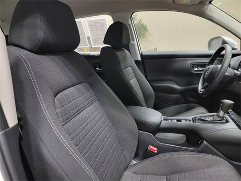 Certified 2025 Honda HR-V LX image 17