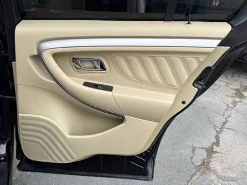 Used 2018 Ford Taurus SE image 17