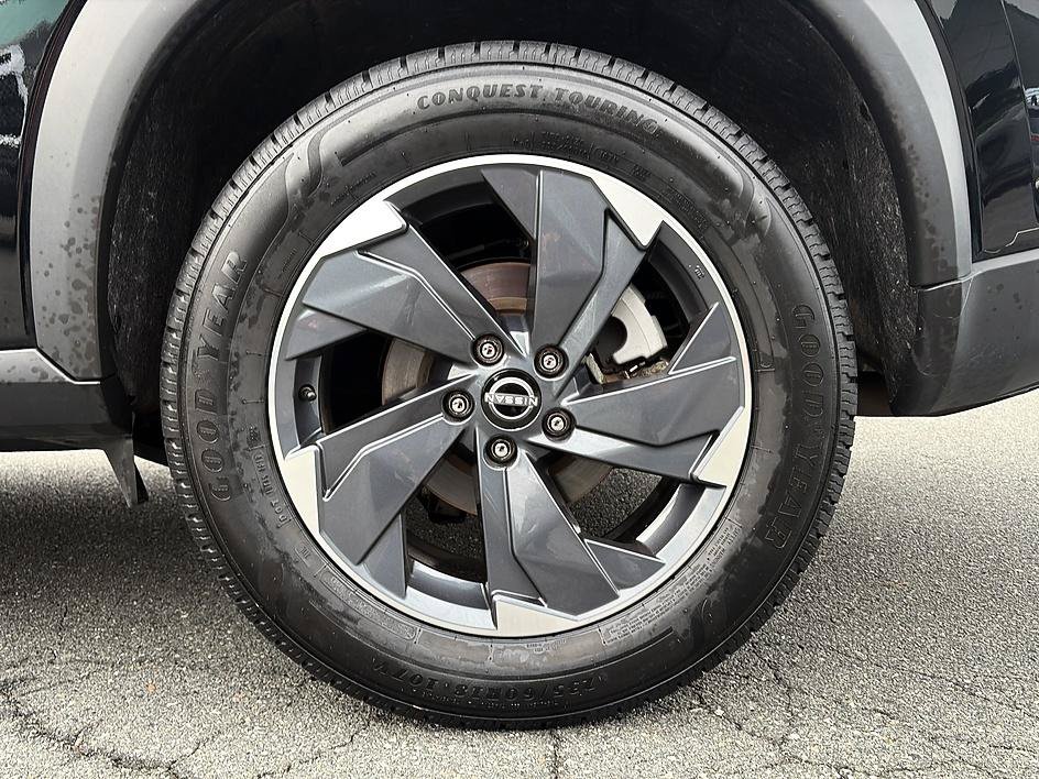 Certified 2025 Nissan Rogue SV FWD image 10