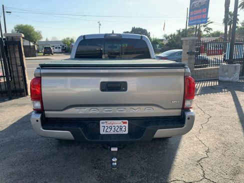 Used 2017 Toyota Tacoma TRD Off-Road image 4