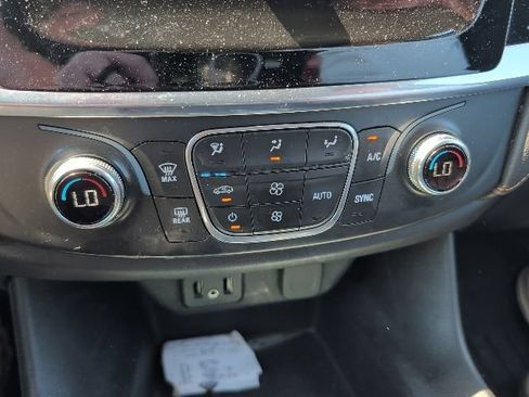 Used 2020 Chevrolet Traverse LT FWD image 19