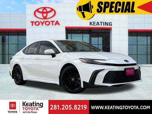 Used 2026 Toyota Camry SE FWD image 1