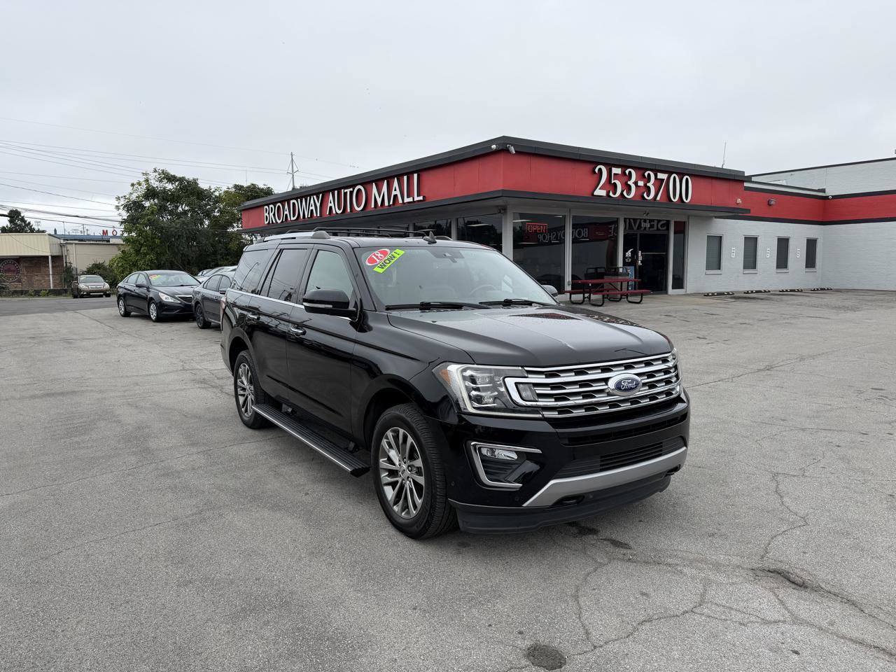 Used 2018 Ford Expedition Limited w/ Equipment Group 301A AWD/4WD image 3