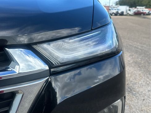 Used 2022 Chevrolet Traverse LT image 9