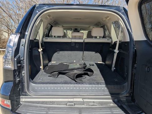 Used 2020 Lexus GX 460 Premium w/ Premium Package image 23