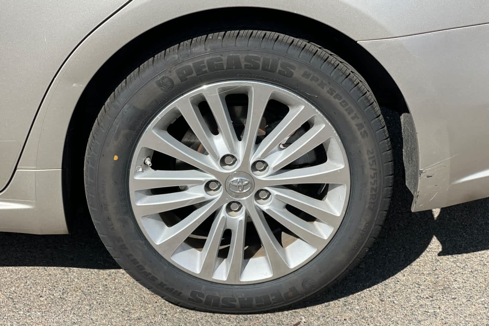 Used 2015 Toyota Avalon XLE Touring FWD image 25
