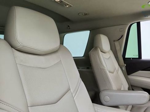 Used 2015 Cadillac Escalade Luxury RWD image 25