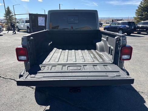 Used 2023 Jeep Gladiator Rubicon w/ Cold Weather Group image 21