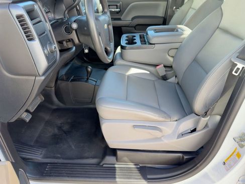 Used 2018 Chevrolet Silverado 1500 W/T w/ Trailering Package image 4