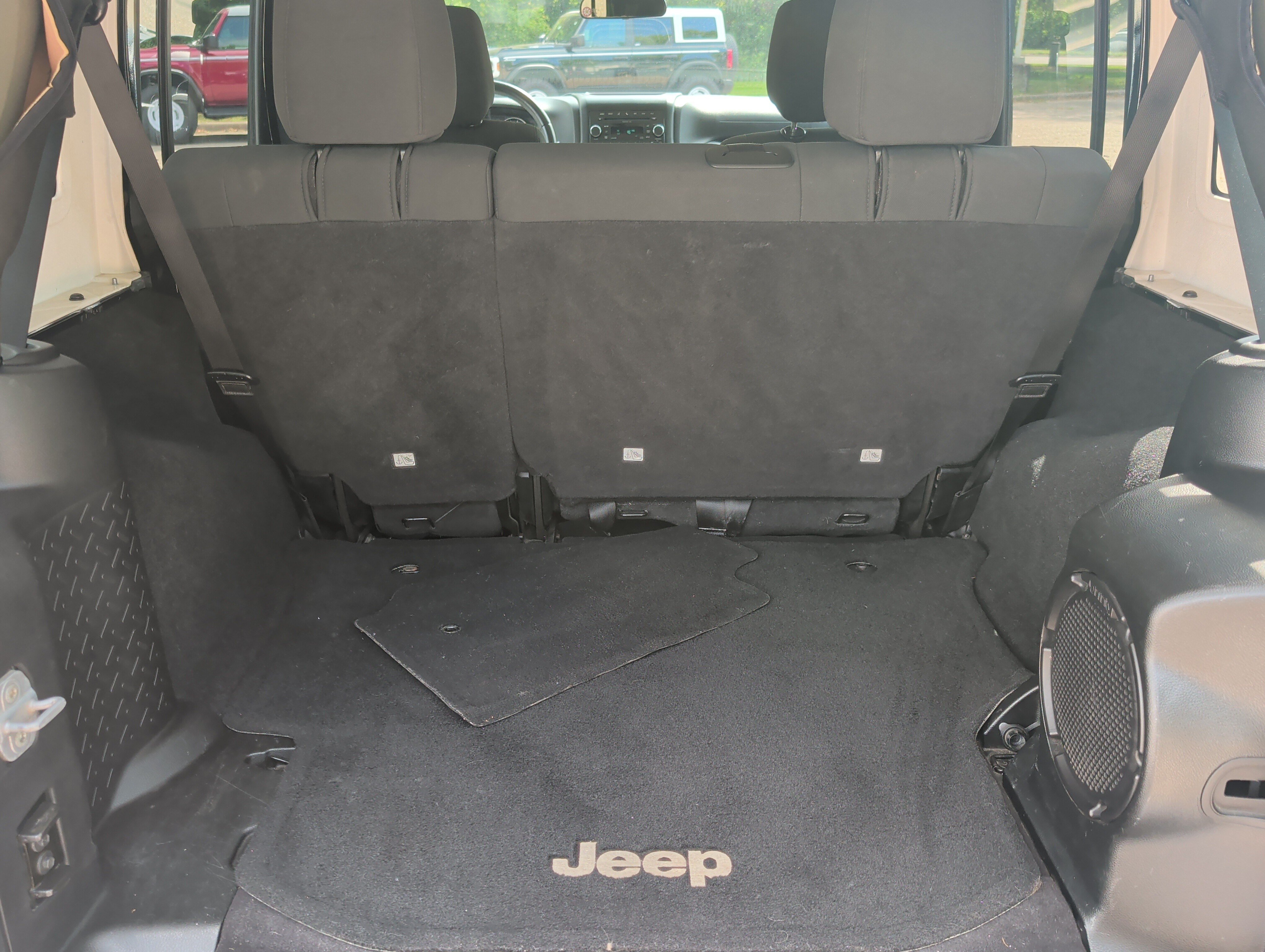 Used 2012 Jeep Wrangler Unlimited Sahara w/ Dual Top Group AWD/4WD image 18