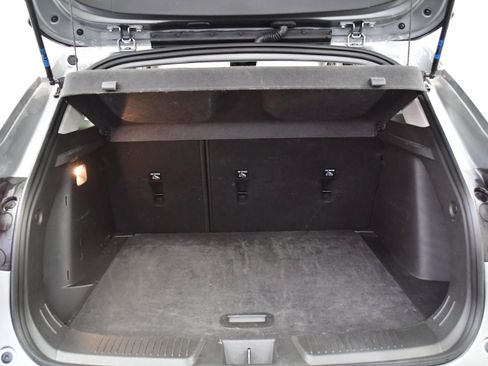 Used 2025 Chevrolet Trax LT w/ LT Convenience Package FWD image 8