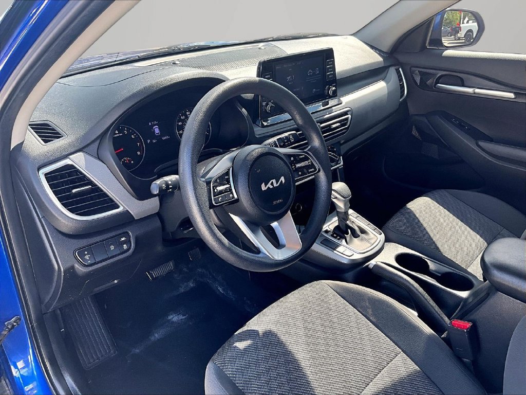 Used 2023 Kia Seltos LX AWD/4WD image 15