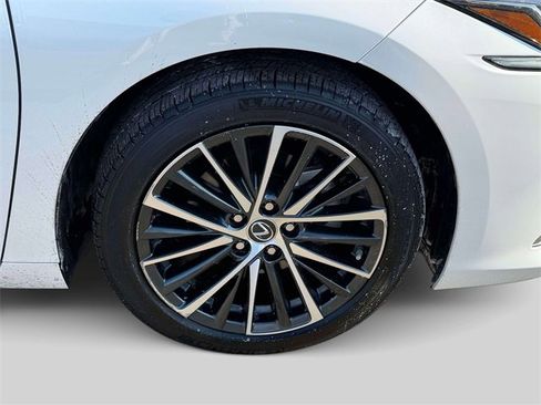 Certified 2024 Lexus ES 350 w/ Premium Package image 10