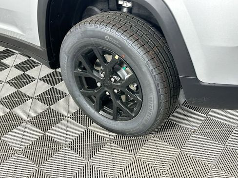 New 2026 Jeep Grand Cherokee Altitude AWD/4WD image 36