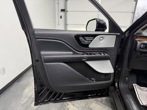 Used 2020 Lincoln Aviator Reserve w/ Equipment Group 201A image 9