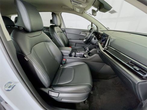 Certified 2025 Kia Sportage EX FWD image 33