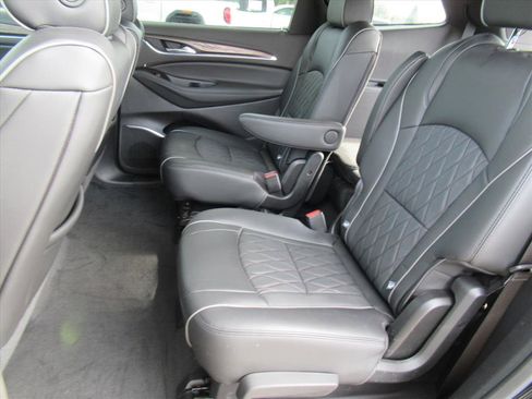 Used 2024 Buick Enclave Avenir w/ Avenir Technology Package image 31