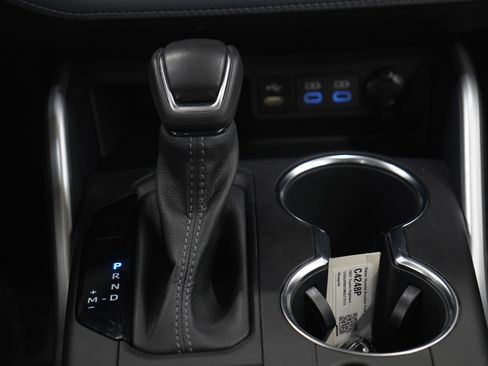 Used 2022 Toyota Highlander XLE image 19