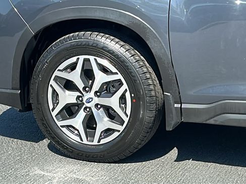 Used 2021 Subaru Forester Premium AWD/4WD image 9