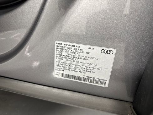 Used 2023 Audi e-tron Premium Plus w/ Premium Plus Package AWD/4WD image 39