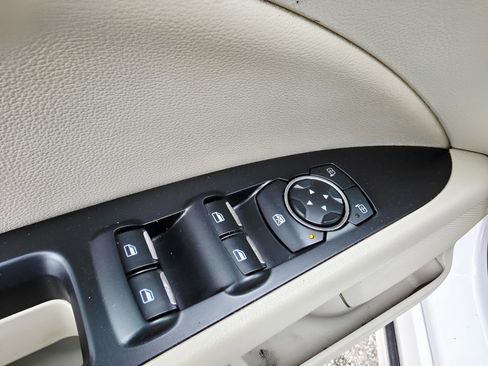 Used 2018 Ford Fusion SE w/ Fusion SE Technology Package image 22