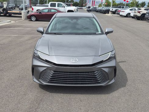 Used 2025 Toyota Camry XLE FWD image 11