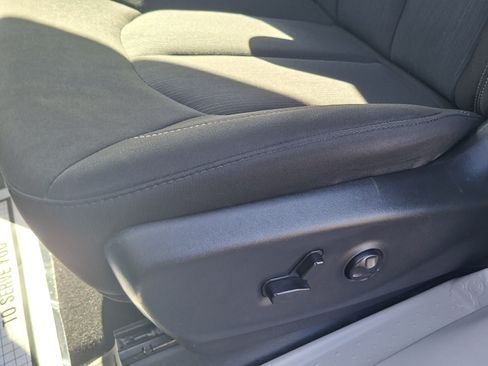 Used 2024 Chrysler Voyager LX FWD image 18