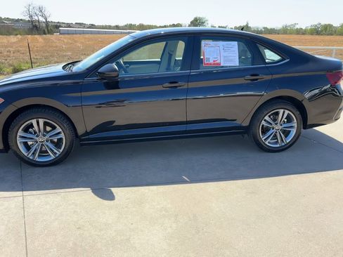 Used 2024 Volkswagen Jetta SE FWD image 6